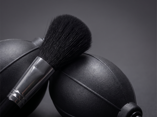 Air blower and dusting brush